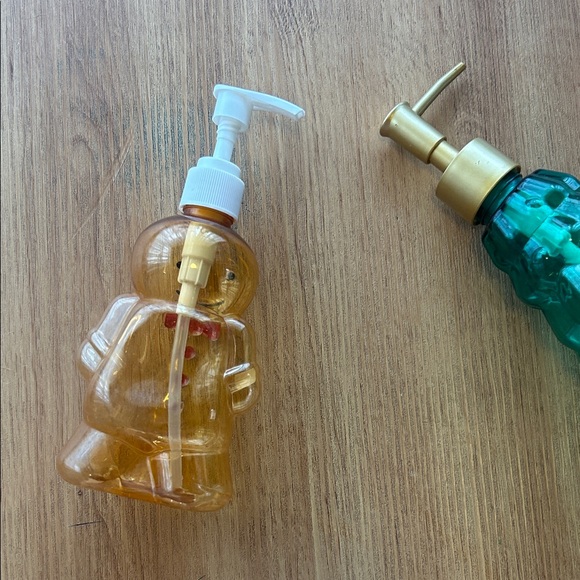 Festive Soap Dispenser Set - Gingerbread and Tree - Picture 4 of 6